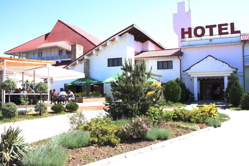 Hotel Magura Verde Бакэу Экстерьер фото
