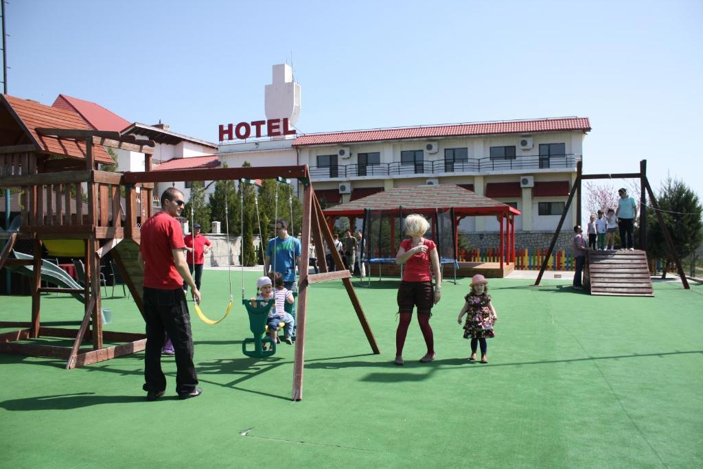 Hotel Magura Verde Бакэу Экстерьер фото