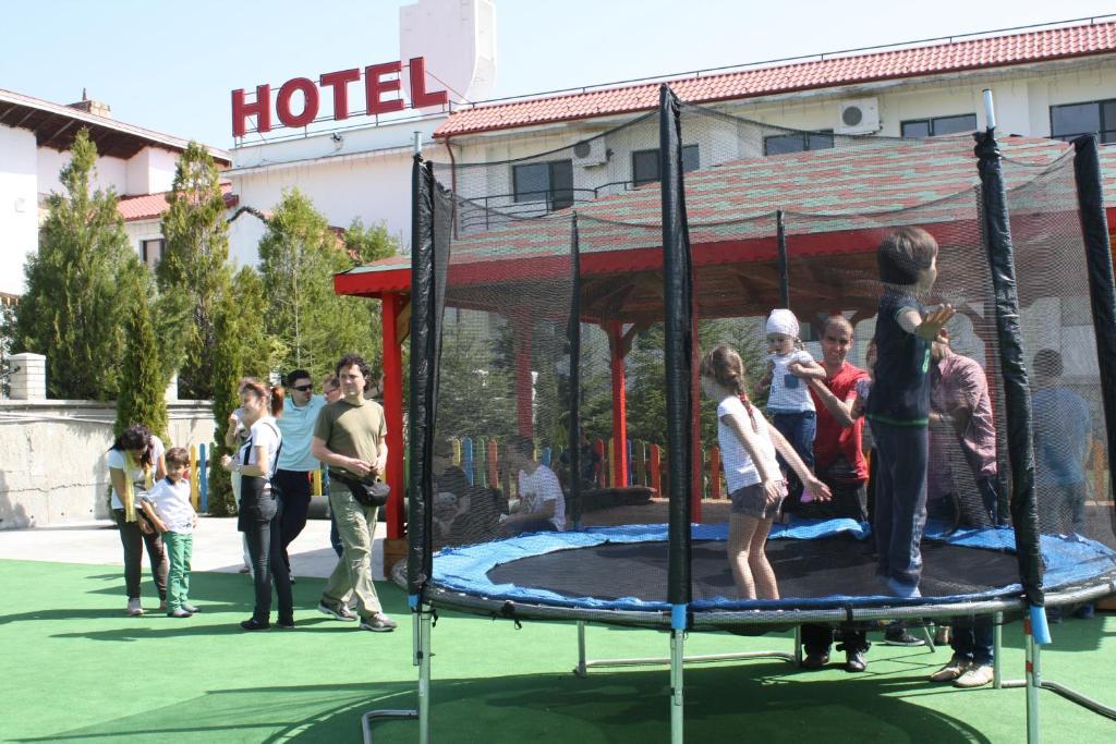 Hotel Magura Verde Бакэу Экстерьер фото